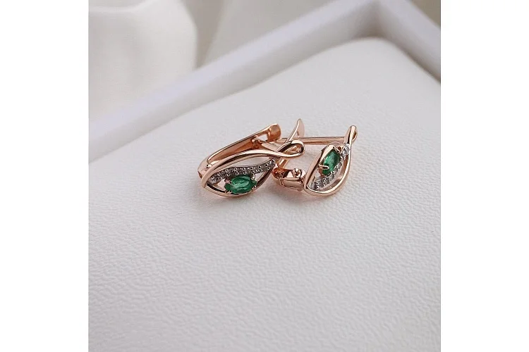 Серьги из красного золота с 2 изумрудами и 16 бриллиантами