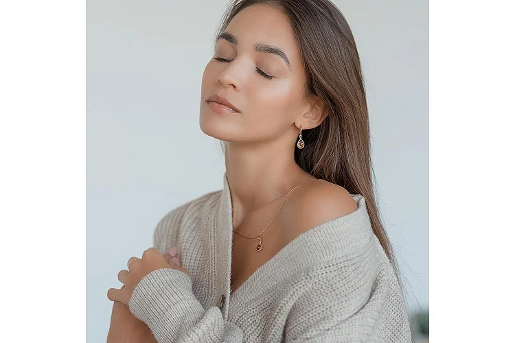 Серьги из красного золота с янтарём