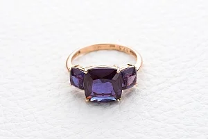 Кольцо из красного золота с 3 александритами