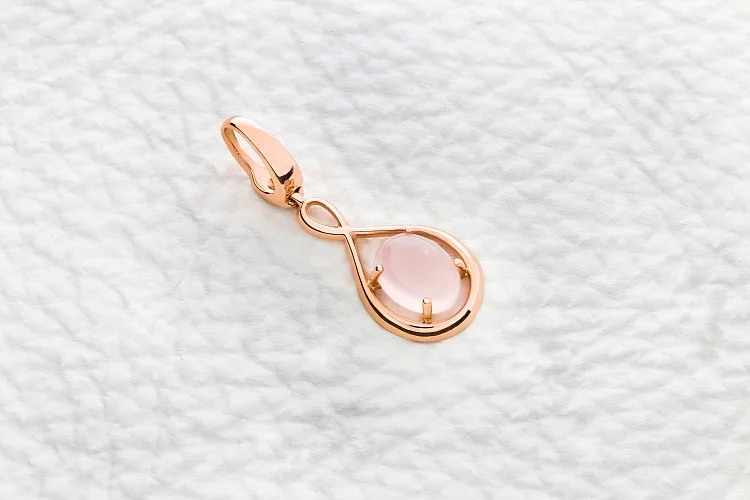 Подвеска из красного золота с агатом