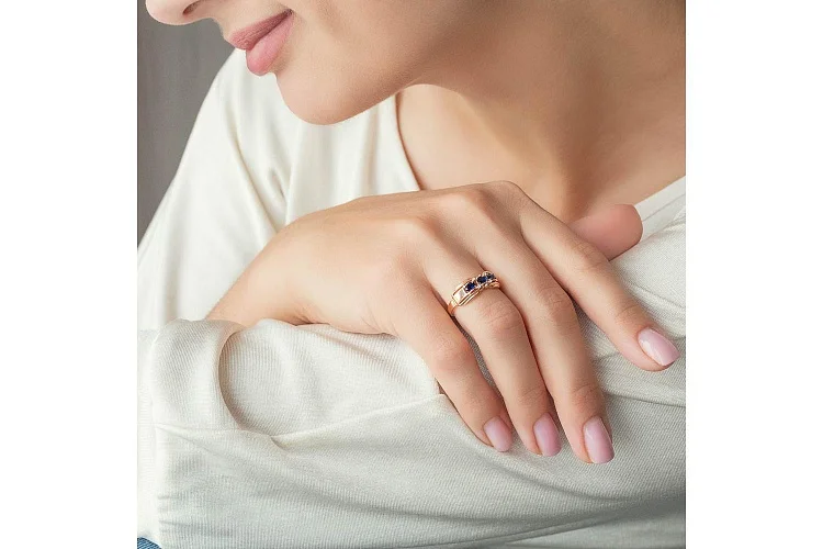 Кольцо из красного золота с 7 фианитами