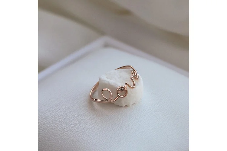 Кольцо из красного золота с фианитом