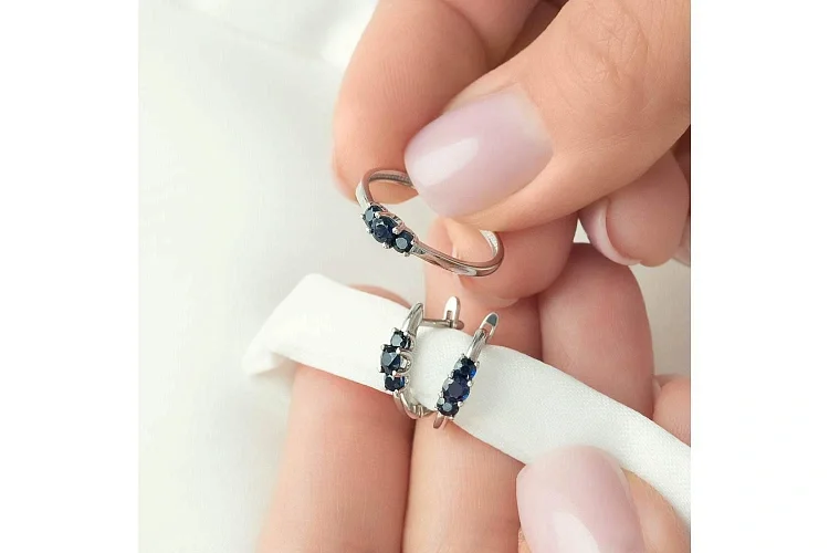 Серьги из белого золота с 6 сапфирами