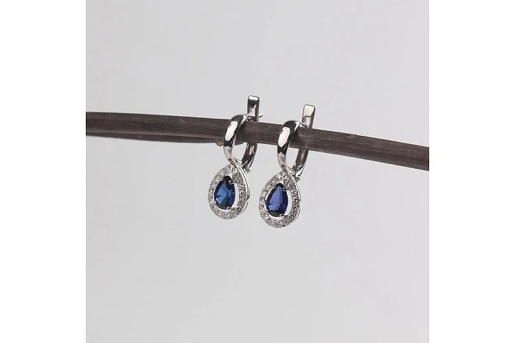 Серьги из белого золота с 2 сапфирами и 32 бриллиантами