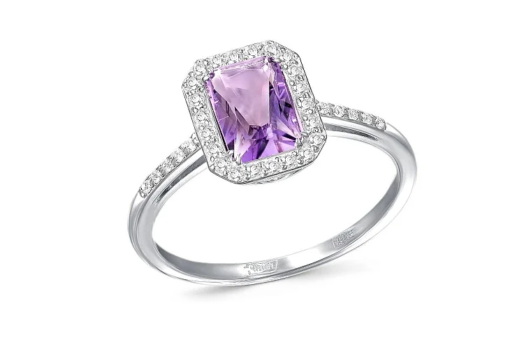 Кольцо из белого золота с аметистом и 32 фианитами