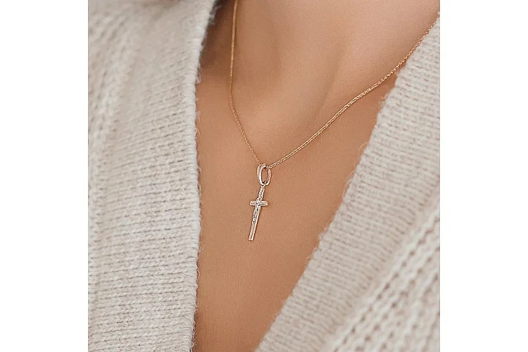 Крест из красного золота с бриллиантом