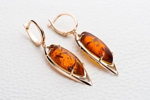 Серьги из красного золота с янтарём