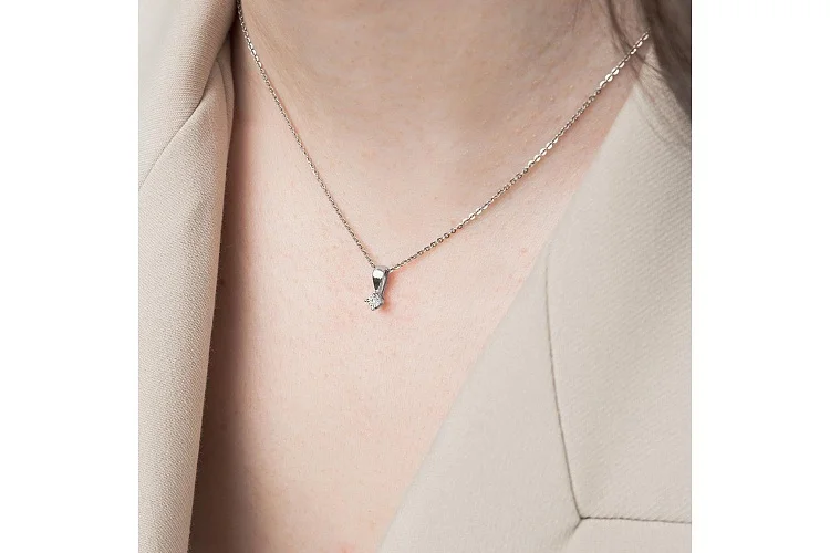 Подвеска из белого золота с бриллиантом