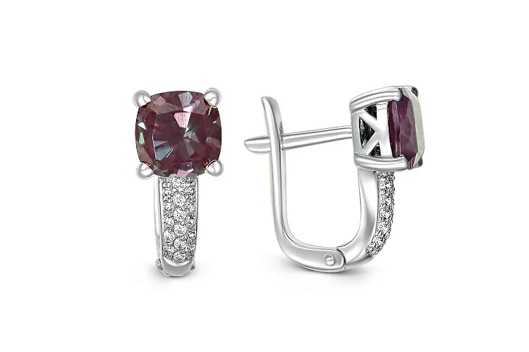 Серьги из белого золота с 2 александритами и 32 фианитами