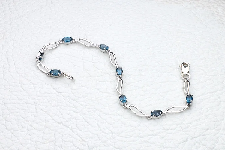 Браслет Дорожка из белого золота с 9 топазами лондон