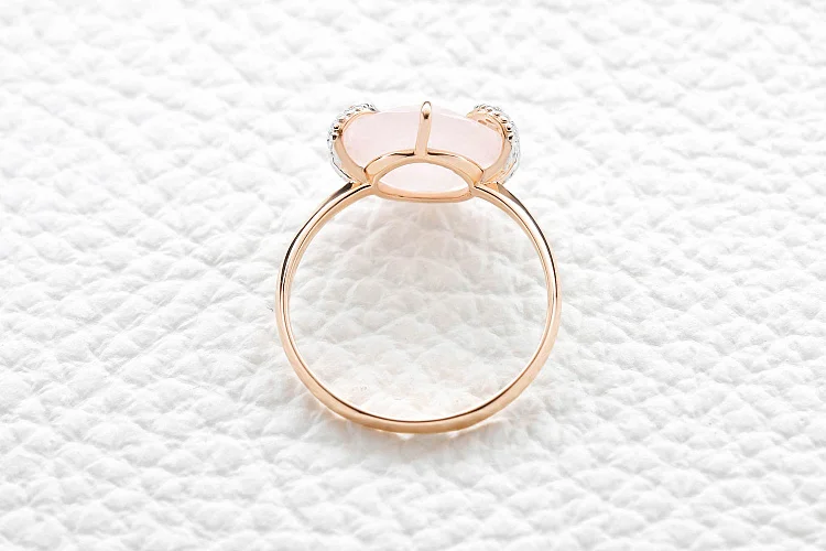 Кольцо из красного золота с кварцем и 6 фианитами