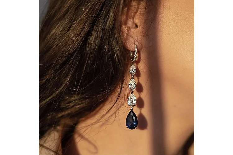 Серьги из белого золота с 2 сапфирами и 20 фианитами