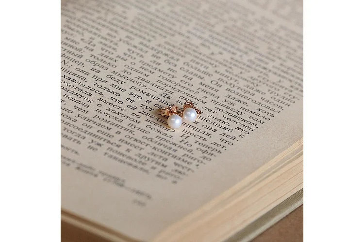 Серьги-пусеты из красного золота с 2 жемчужинами