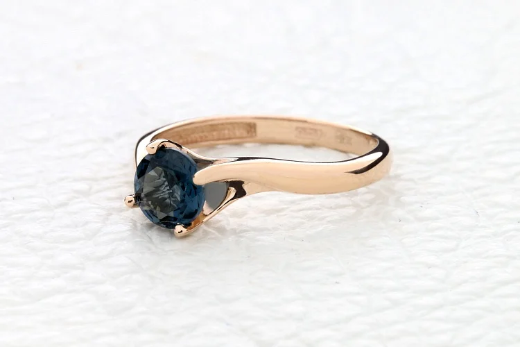 Кольцо из красного золота с топазом лондон