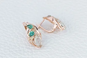 Серьги из красного золота с аметистами, турмалинами и фианитами