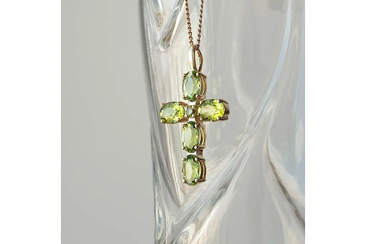Крест из жёлтого золота с 6 хризолитами