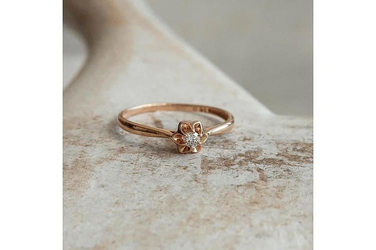 Кольцо Цветок из красного золота с бриллиантом