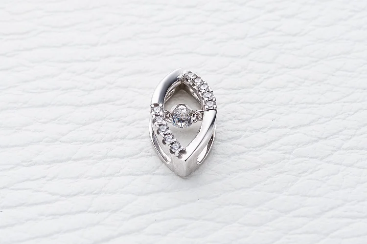 Подвеска из белого золота с 11 фианитами