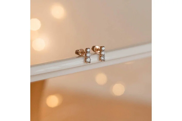 Серьги-пусеты из красного золота с 6 фианитами