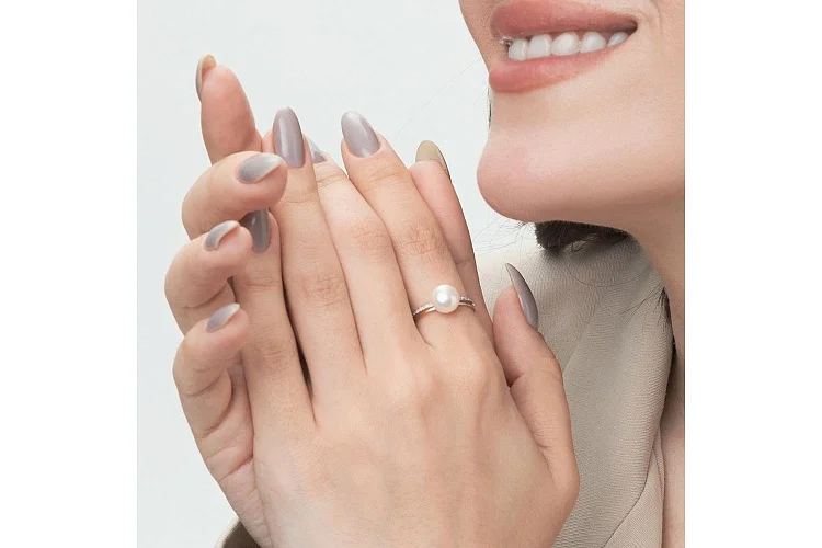 Кольцо из красного золота с жемчугом и 14 бриллиантами