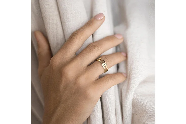 Кольцо из жёлтого золота без вставок