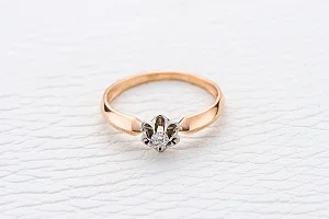 Кольцо Цветок из красного золота с бриллиантом