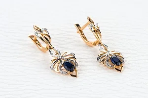 Серьги из красного золота с 2 корундами и 24 бриллиантами