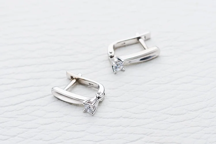 Серьги из белого золота с 2 фианитами