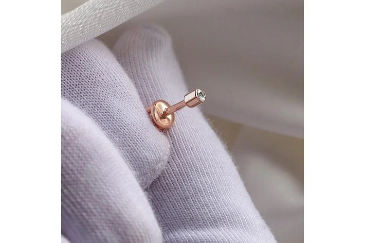 Серьги-пусеты одинарные из красного золота с фианитом