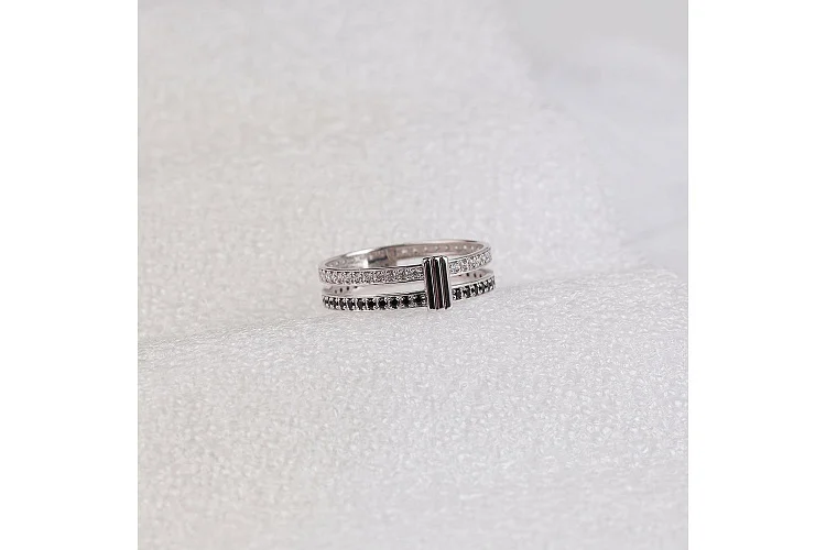 Кольцо Дорожка из белого золота с 84 фианитами