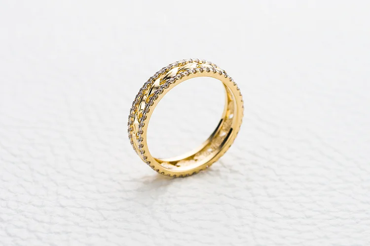 Кольцо из жёлтого золота с 104 фианитами