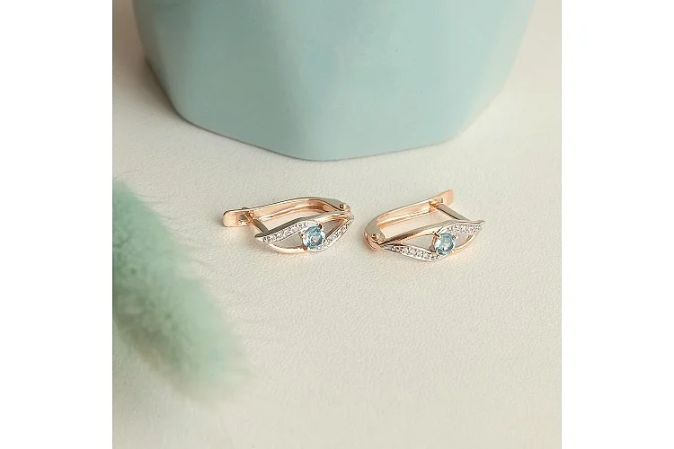 Серьги из красного золота с 2 топазами swiss и 16 фианитами