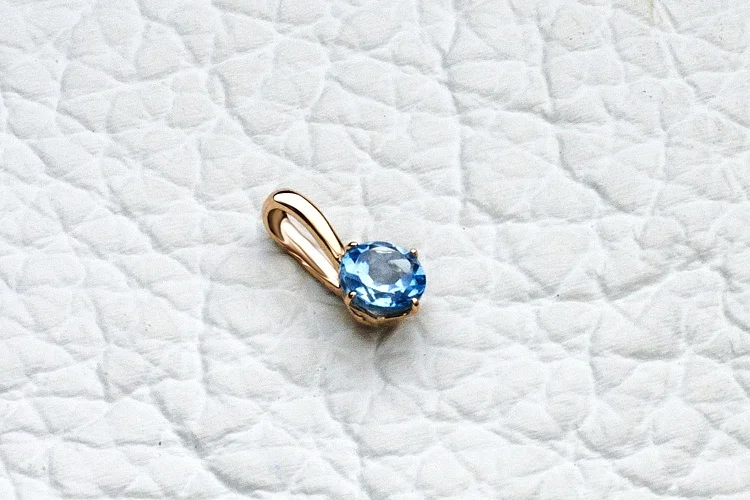 Подвеска из красного золота с топазом swiss