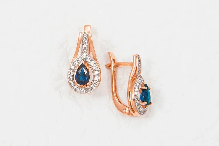 Серьги из красного золота с 2 сапфирами и 42 бриллиантами