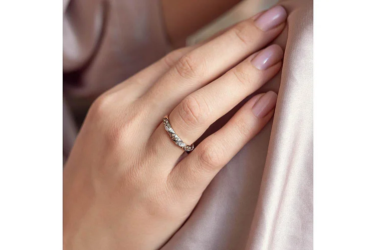 Кольцо из красного золота с 47 фианитами