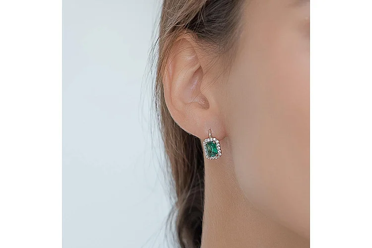 Серьги из жёлтого золота с 2 изумрудами и 36 фианитами