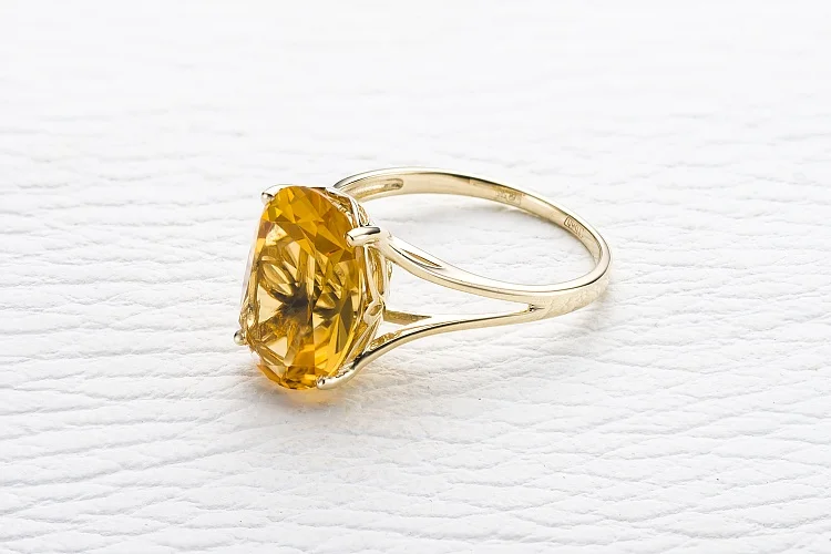 Кольцо из жёлтого золота с цитрином