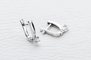 Серьги из белого золота с 2 бриллиантами