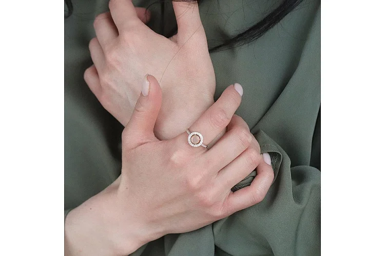 Кольцо из красного золота с опалом и 30 фианитами