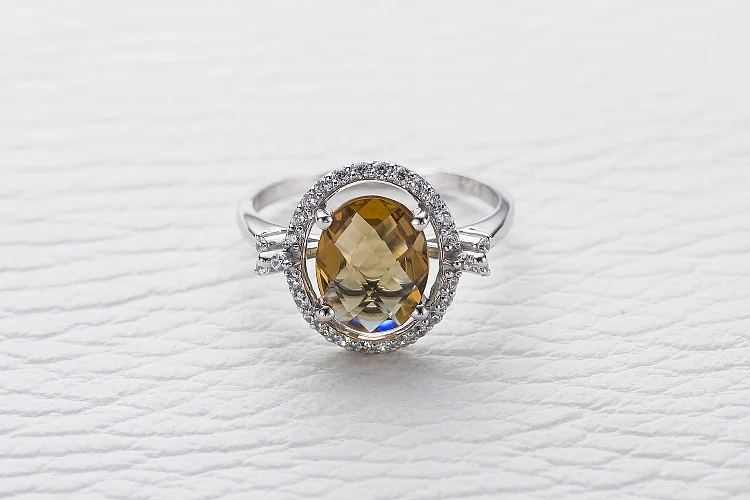 Кольцо из белого золота с султанитом и 30 фианитами