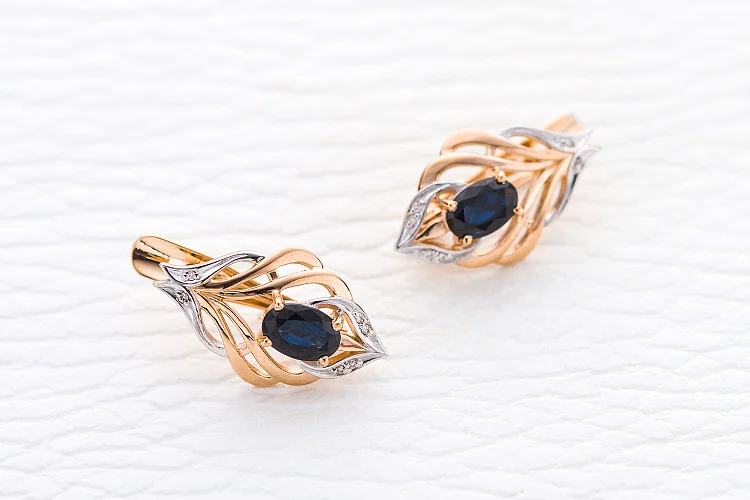 Серьги из красного золота с 2 сапфирами и 12 бриллиантами