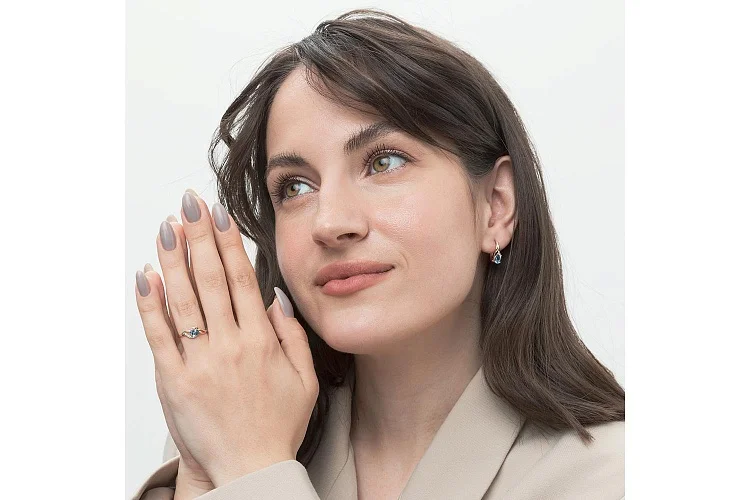 Серьги из красного золота с 2 топазами лондон и 6 фианитами