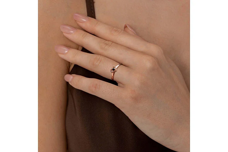 Кольцо Сердце из красного золота с фианитом