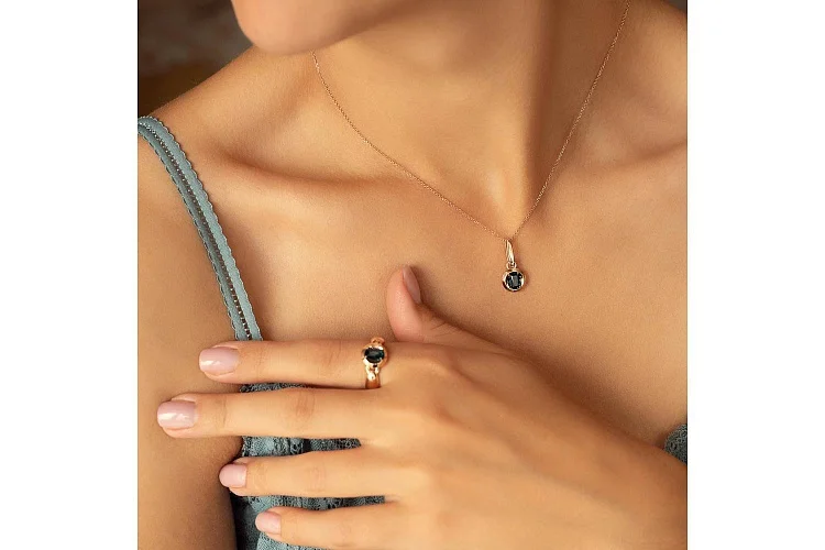 Подвеска из красного золота с ситаллом