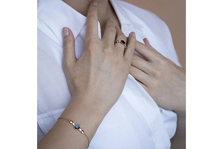 Браслет с шестиугольником из красного золота с 2 фианитами