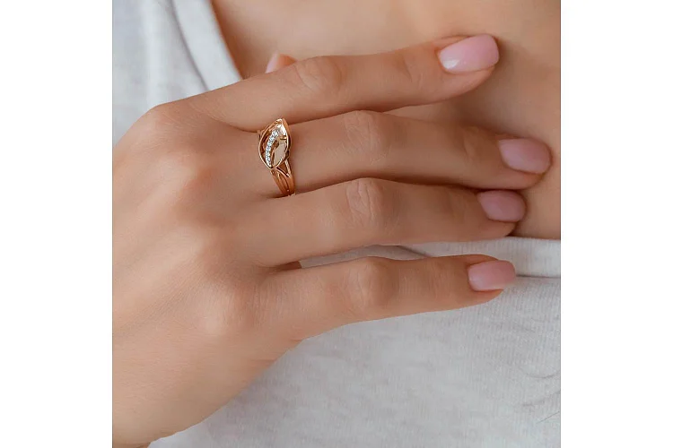 Кольцо Цветок из красного золота с 6 фианитами