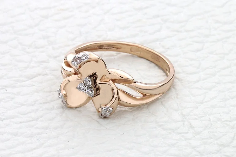 Кольцо Цветок из красного золота с 10 фианитами