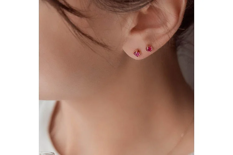 Серьги-пусеты из красного золота с 2 рубинами