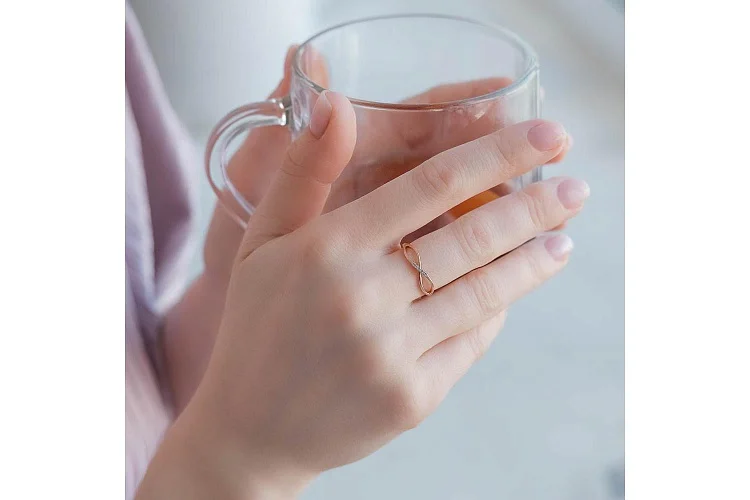 Кольцо Бесконечность из красного золота с 5 фианитами