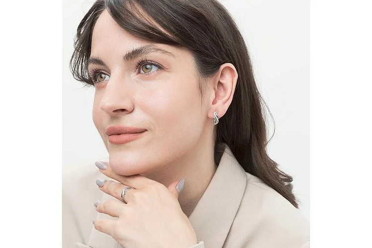 Серьги из белого золота с 18 бриллиантами